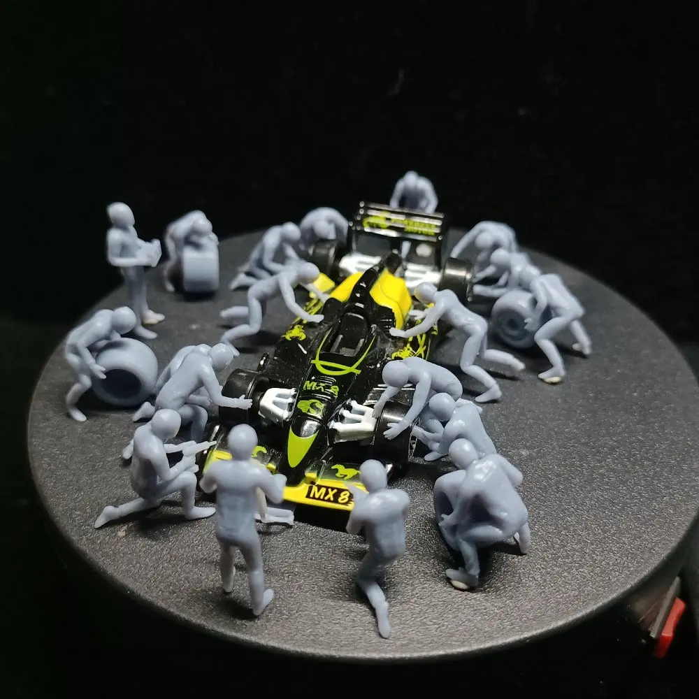 1/64 Miniature Car Repair Doll Set Unpainted 2