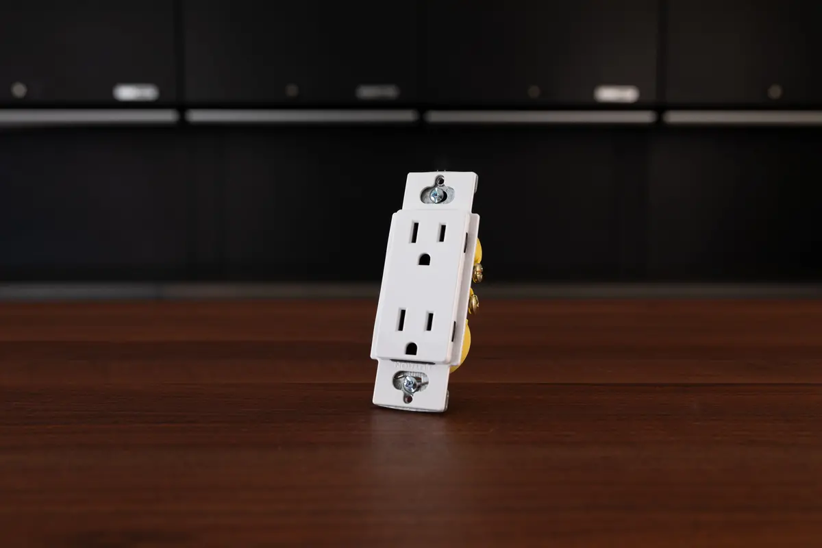 Lutron 15 Amp Receptacle 1
