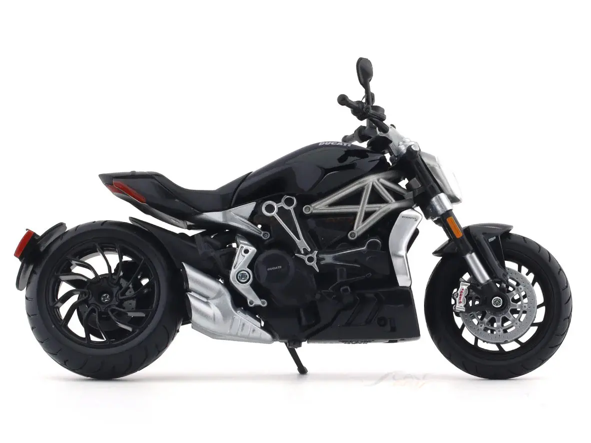 Maisto Ducati X Diavel S 1:12 Scale Model 2