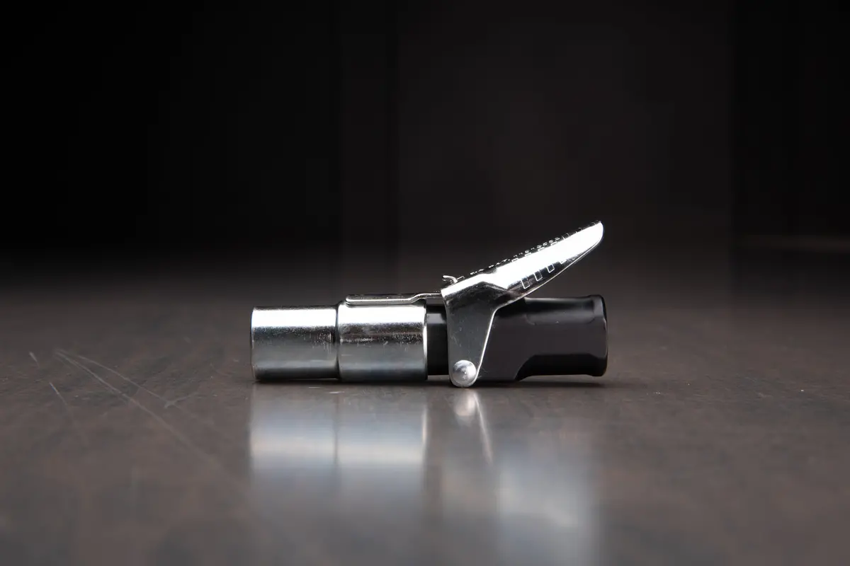 Lock-N-Flate Air Chuck 3