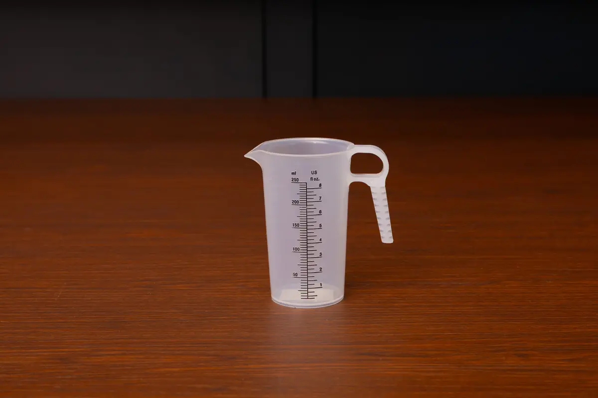 Accu-Pour™ Polypropylene Measuring Pitcher 1