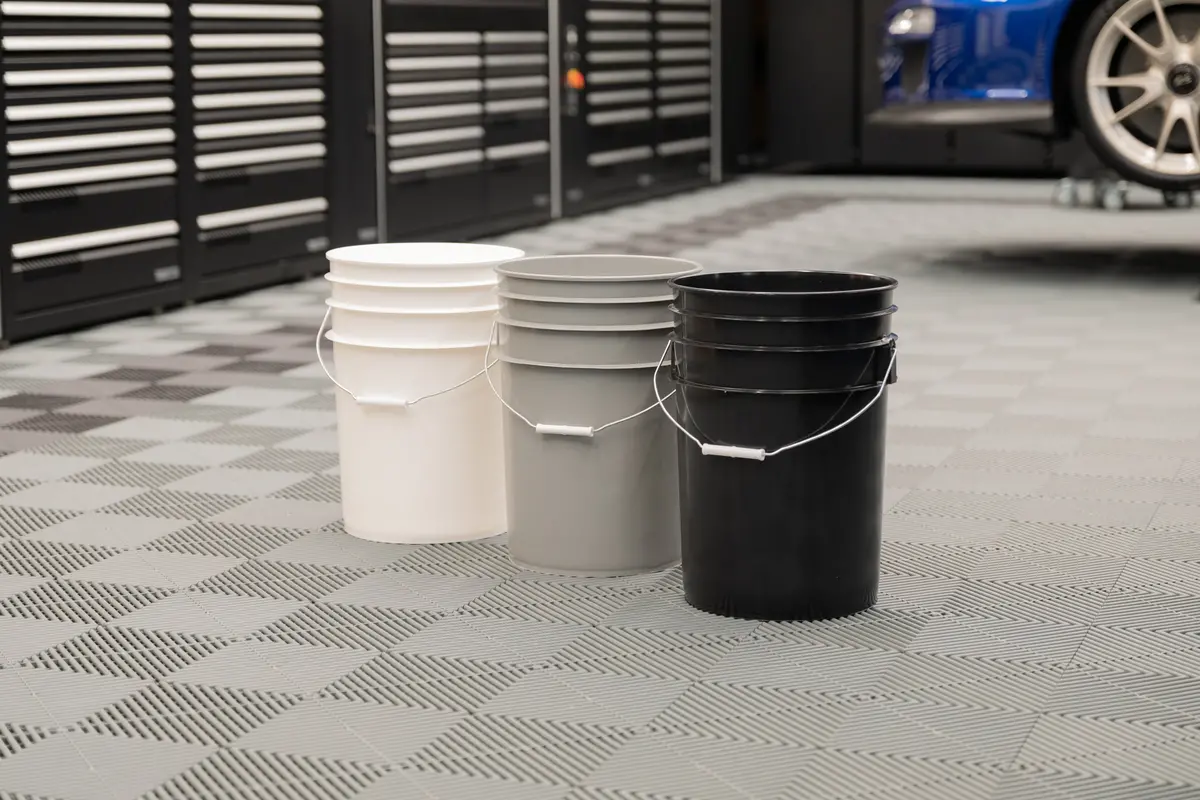6 Gallon Wash Buckets 1