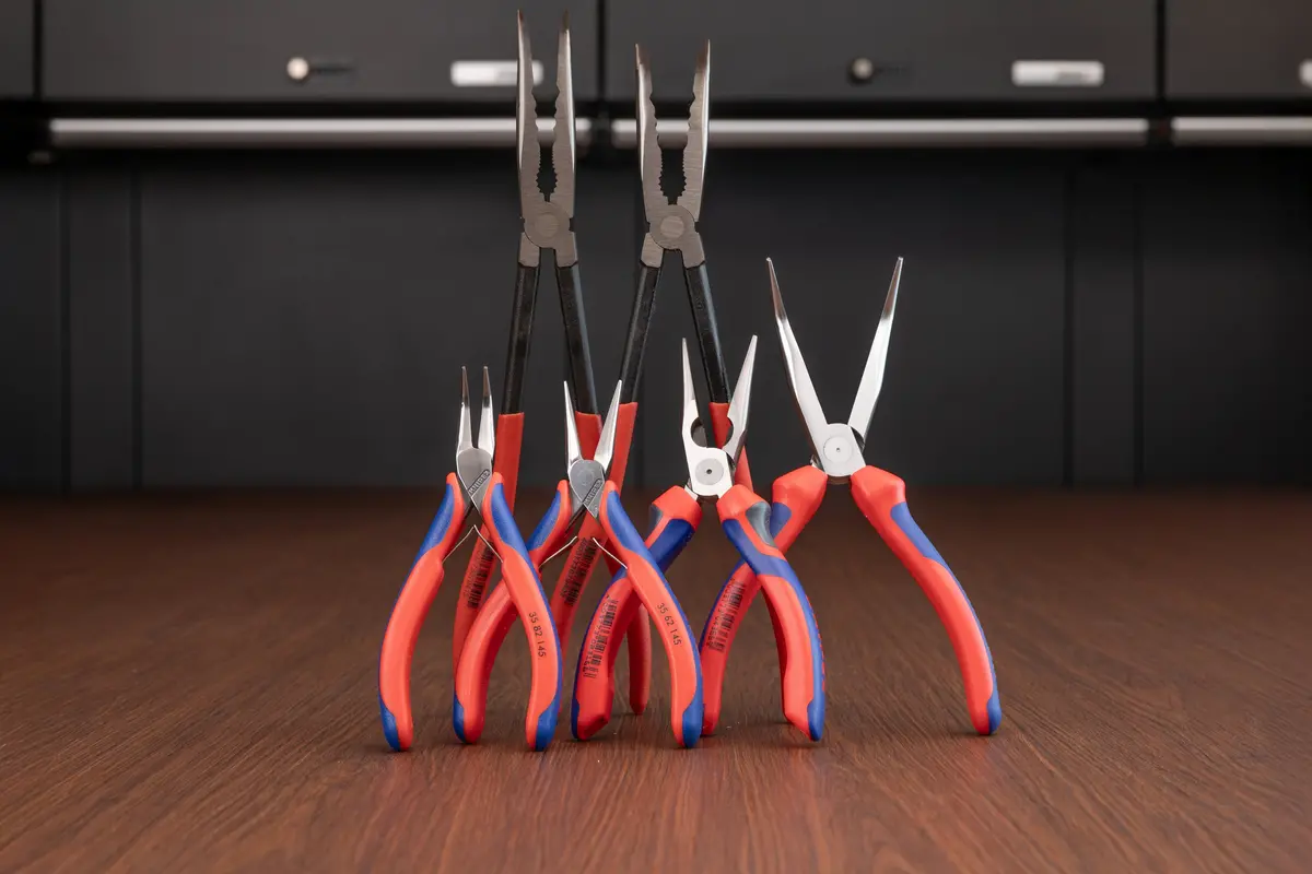 Needle Nose Pliers Kit 1