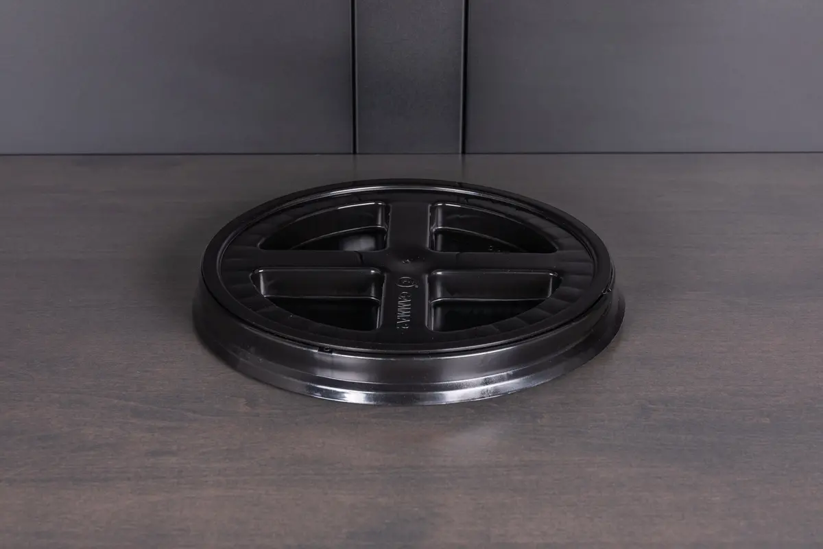 Black Bucket Gamma Seal 2.0 1