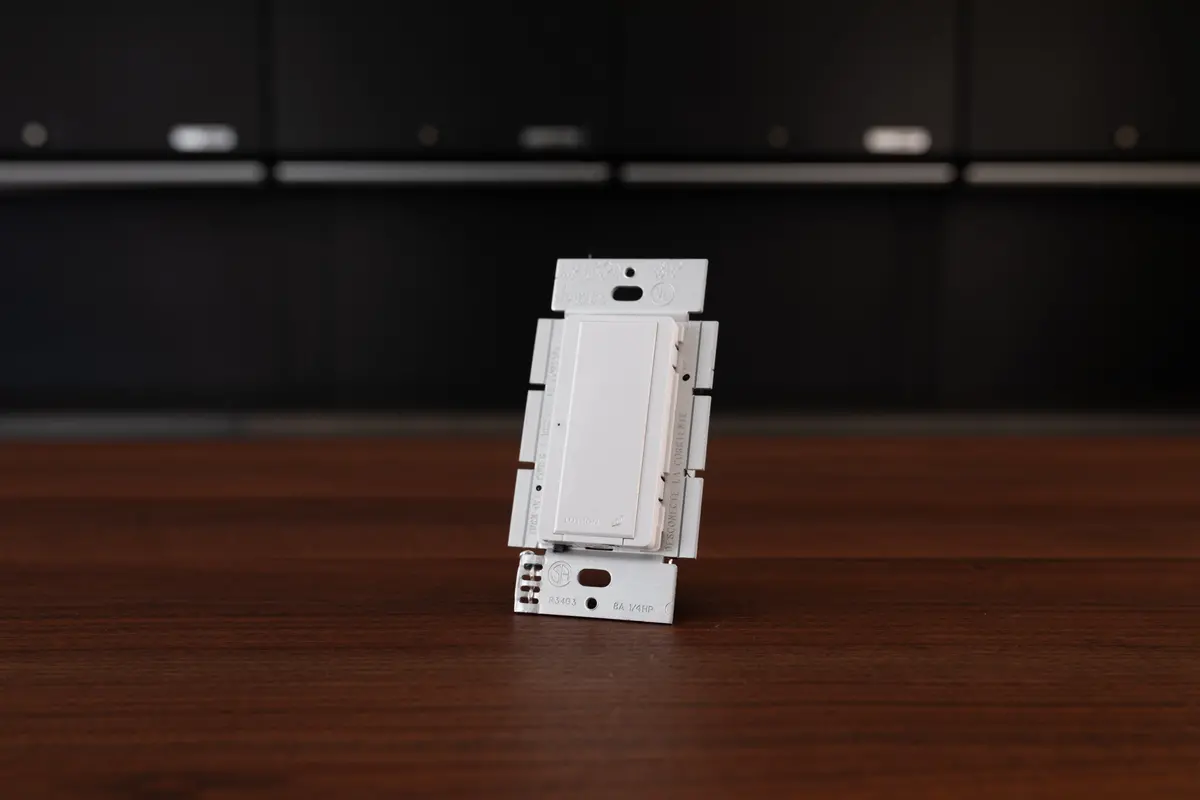 Lutron Maestro Ra2 Select 8 Amp Toggle Switch 1