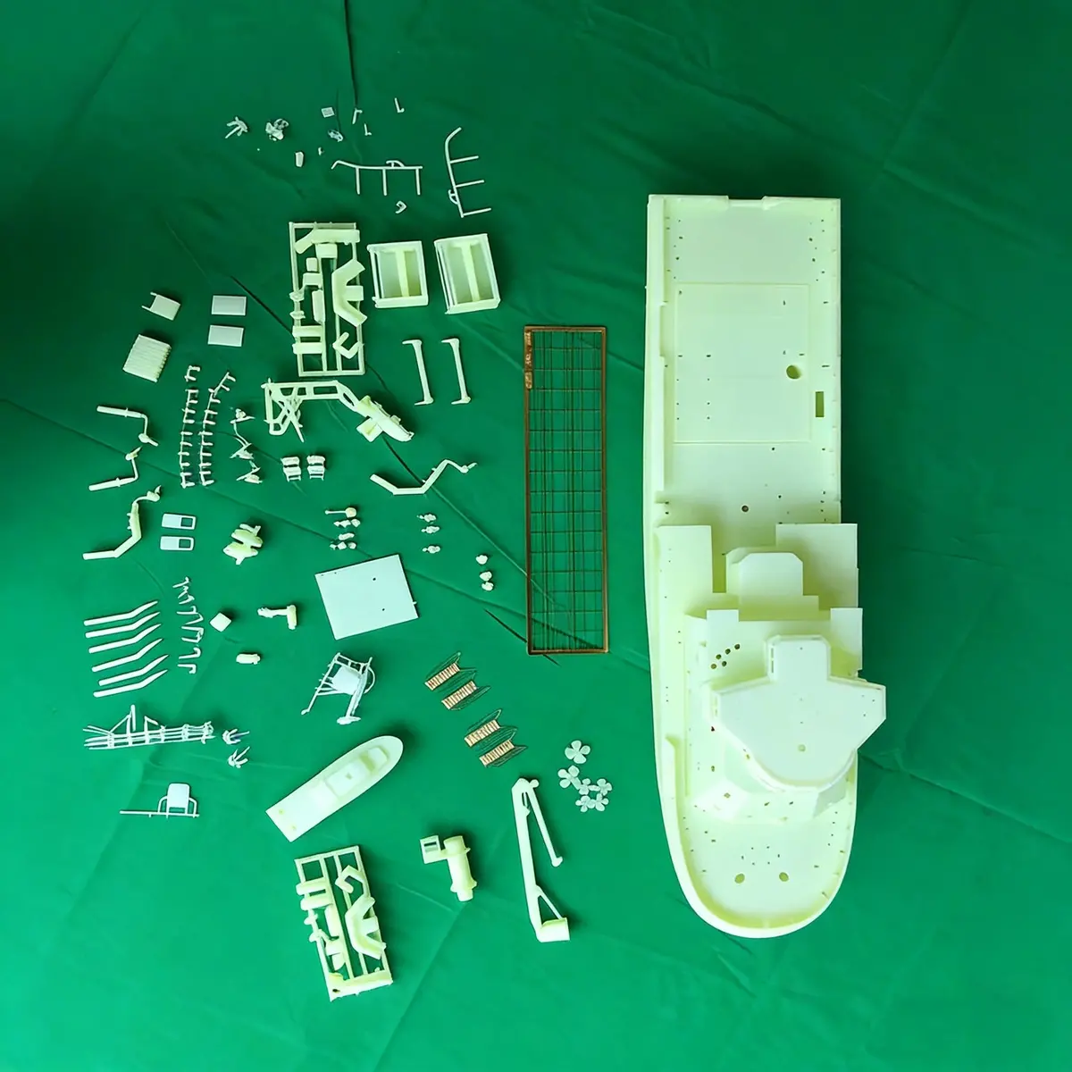 1/100 Scale Rc Uzmar Rampage 6000 Schiffe Model Boat Kit 1