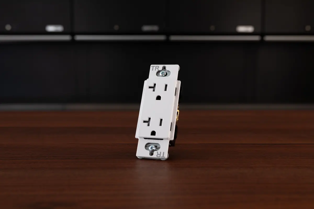 Lutron 20 Amp Receptacle 1