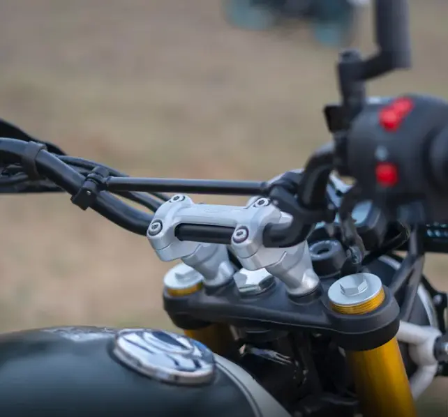 Zana Offset Handlebar Riser For Triumph Scrambler 400 – Silver 1