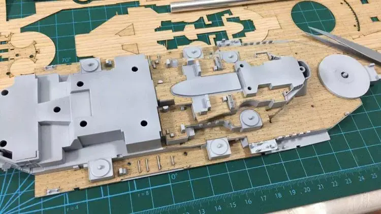 Cy350009 1:350 Uss Missouri Model 1991 Wooden Deck 78029 Op Parts 1