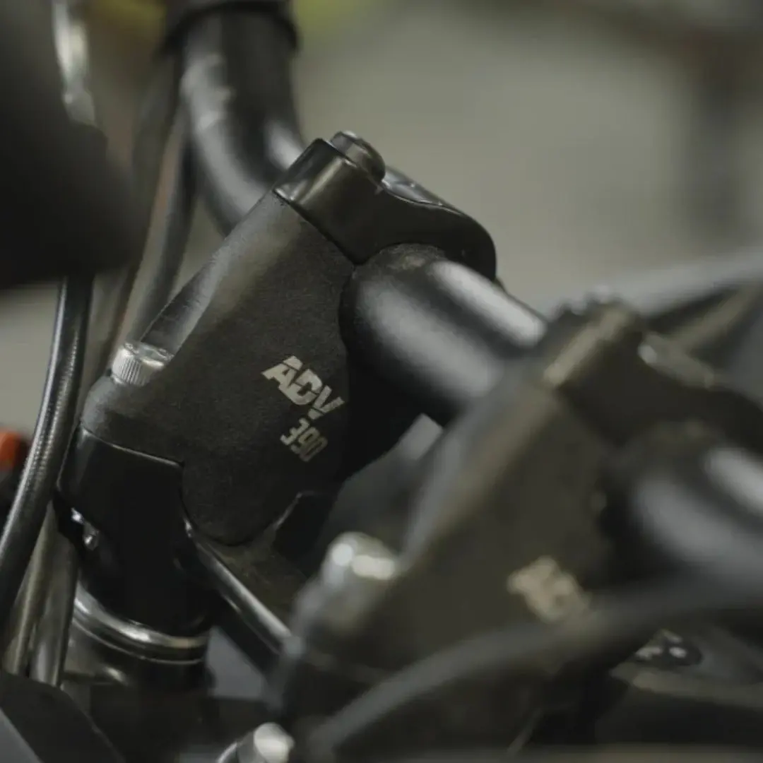 Zana Angular Handlebar Riser For Ktm Adv 390 2025 – Aluminium Black 1