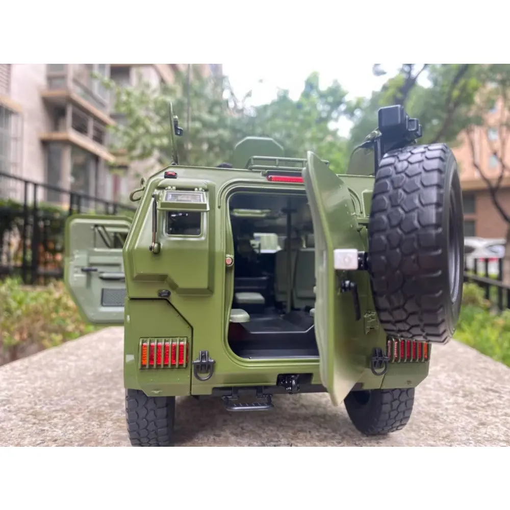 1/18 Armored Off-Road Vehicle Static Alloy Model Military Green 2
