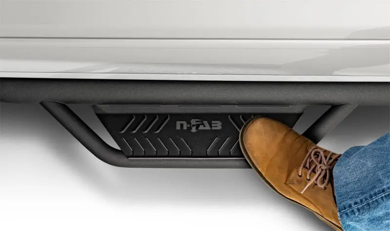 N-Fab Podium Lg Side Steps – Textured Black, 3" Drop, Fits 2017–2018 Chevy/Gmc 2500/3500 Crew Cab 1